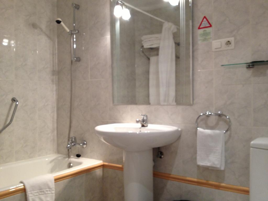 Apartamentos Turisticos Puerta De León Zewnętrze zdjęcie